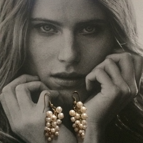 Vintage Jewelry - Beautiful vintage gold toned  pear earrings